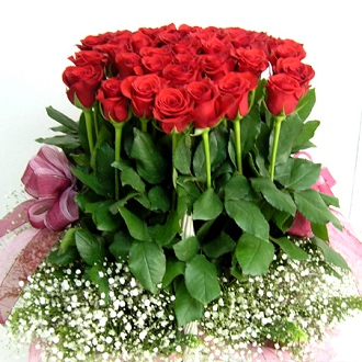 red roses basket