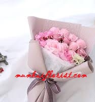15 pastel pink roses hand bouquet