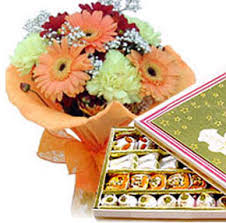 6 flowers bunch with 250 gms mithai