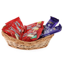 Small Chocolate basket (2 dairy Milk 4 Kitkat 2 Perk)