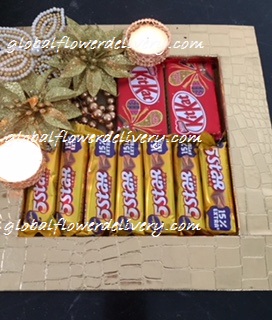 Decorated tray with 2 kit kat, 7 pieces 5 star chocolates