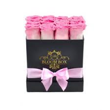 16 pink color roses in a black box