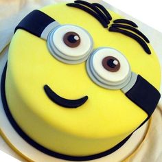 1.5 Kg Minion chocolate Cake