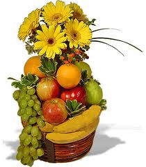 12 yellow roses vase + Basket of 2kg.fruits