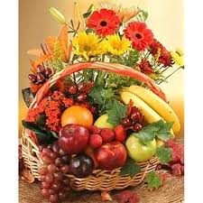 2 kg. fruits with 12 roses in a hand bouquet