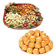 1 kg dry fruit in a tray and 1 kg boondi ladoo