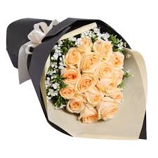 15 pretty peach white roses hand bouquet